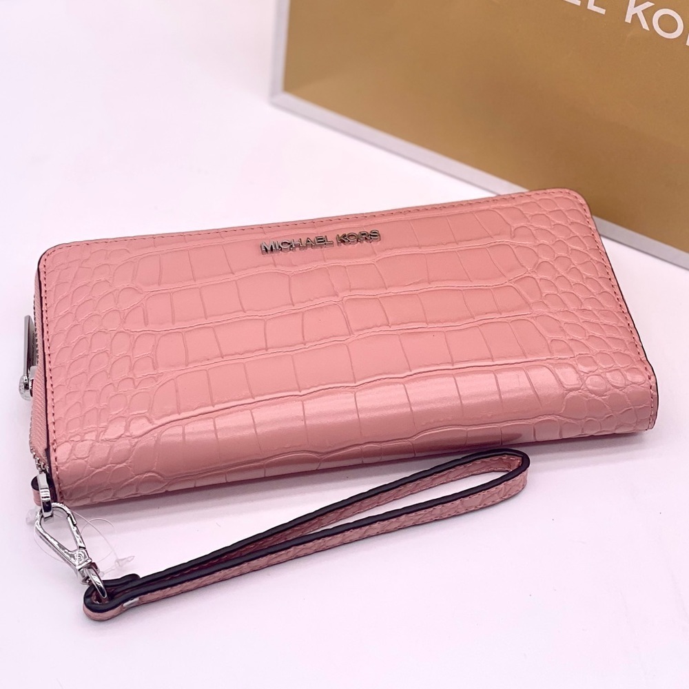 MICHAEL KORS LARGE TRAVEL CONTINENTAL WALLET WRISTLET - Picture 4 of 10